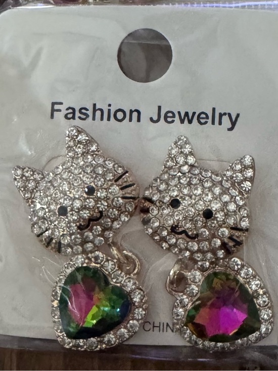 Fashion Jewelry Jewelry - Fashion Jewelry Silver Crystal Cat Earrings with Iridescent Heart Drops
